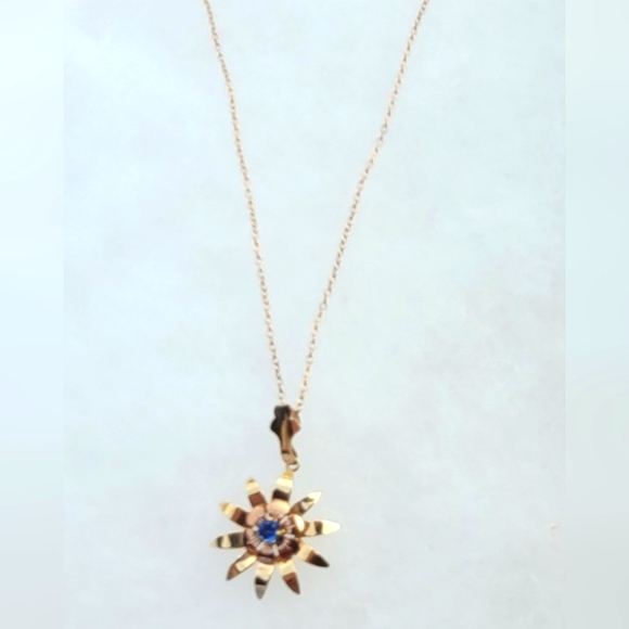 10k Flower Pendant - Picture 3 of 4